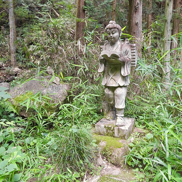 File 登山道にある二宮金次郎像 Jpg Wikimedia Commons