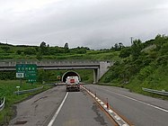 虻田洞爺湖IC「方面及び出口の予告」標識（上り線（函館方向））、ICより1.6 km手前・洞爺トンネル手前にある。