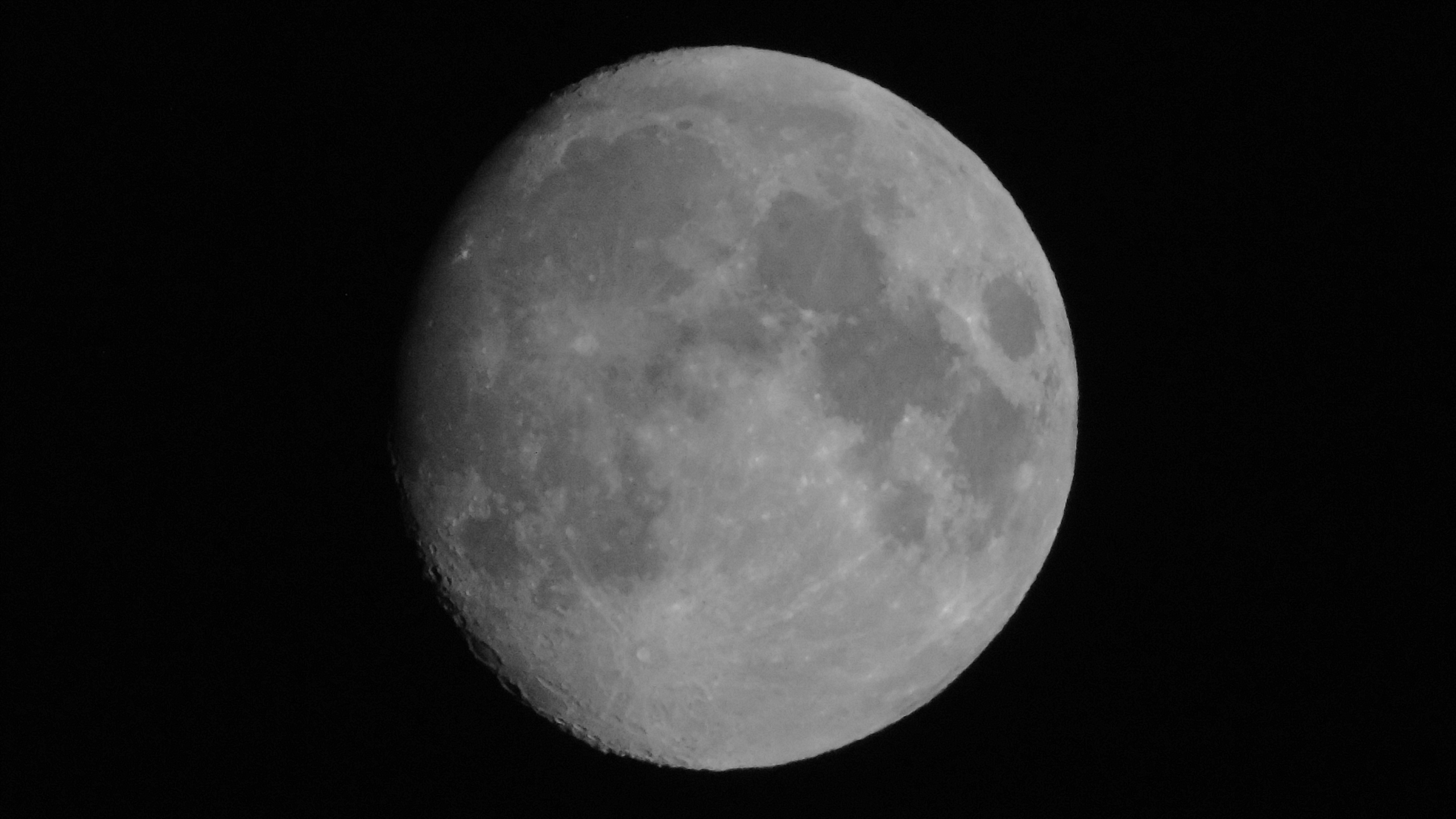 File:Nearly Full Moon.png - Wikimedia Commons
