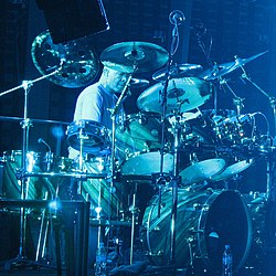 2157 - Pittsburgh - Mellon Arena - Genesis - Drum Duet (Chester Thompson crop).JPG
