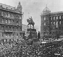 Manifestace na Václavském náměstí u příležitosti vzniku Československa 28. října 1918