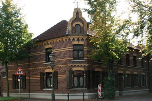 7 Wohnhaus, Alte Pastoratstraße 1 (Schiefbahn)