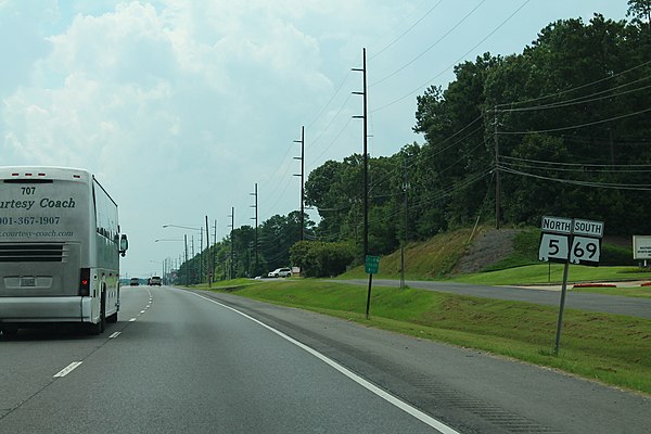 North along SR 5 in Jasper along its concurrency with southbound SR 69, July 2014