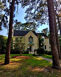 A Forest Hills bergaya Tudor house.jpg