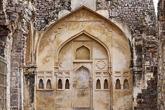 A wall carving near Zenana Mosque