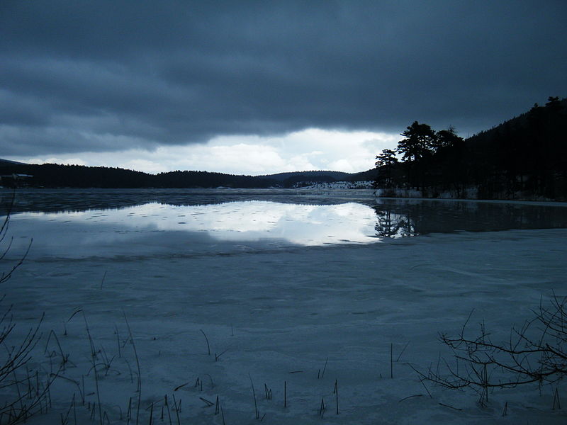 File:Abant Lake in winter.JPG