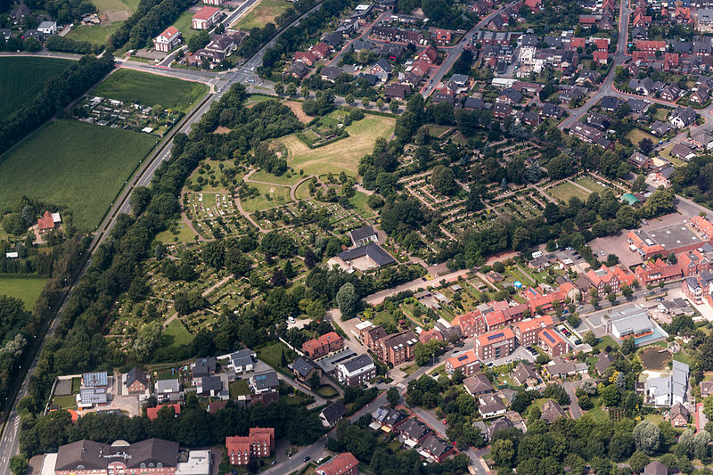 File:Ahaus, Friedhof -- 2014 -- 2354.jpg