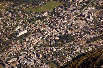 Vue aérienne de la commune de Chamonix (suite).