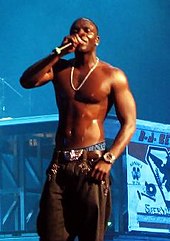 Akon performing at the Verizon Wireless Amphitheatre in Charlotte, 2007 Akon.jpg