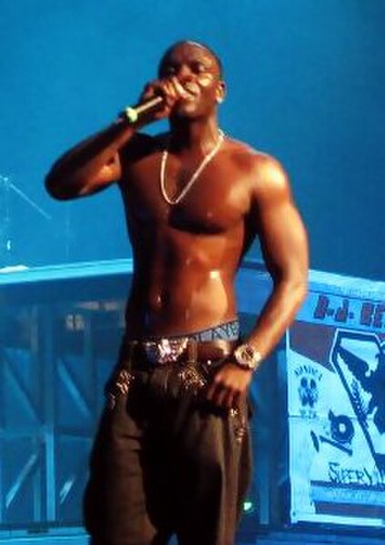 Akon performing at the Verizon Wireless Amphitheatre in Charlotte, 2007