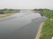 鮎喰川。右（南）が加茂地区。