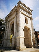 Arco dei Gavi a Verona.jpg