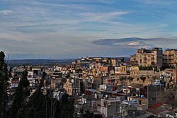 Area archeologica del Castellaccio, panorama dall'ingresso.jpg