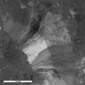 月球勘测轨道飞行器拍摄的坑内中央峰