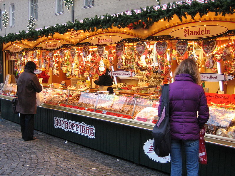 File:Augsb Christkindlesm 2009 Suesswaren.jpg