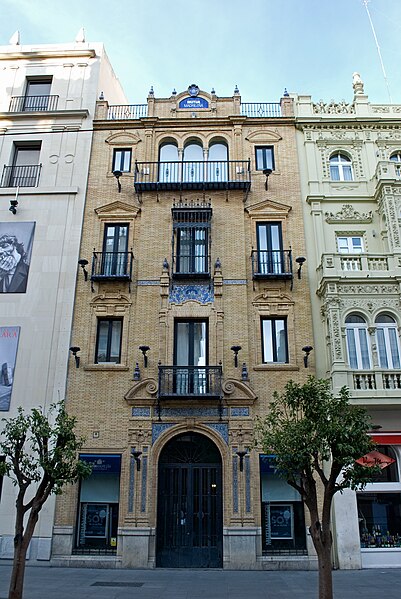 File:Av Constitución 6 Sevilla.jpg