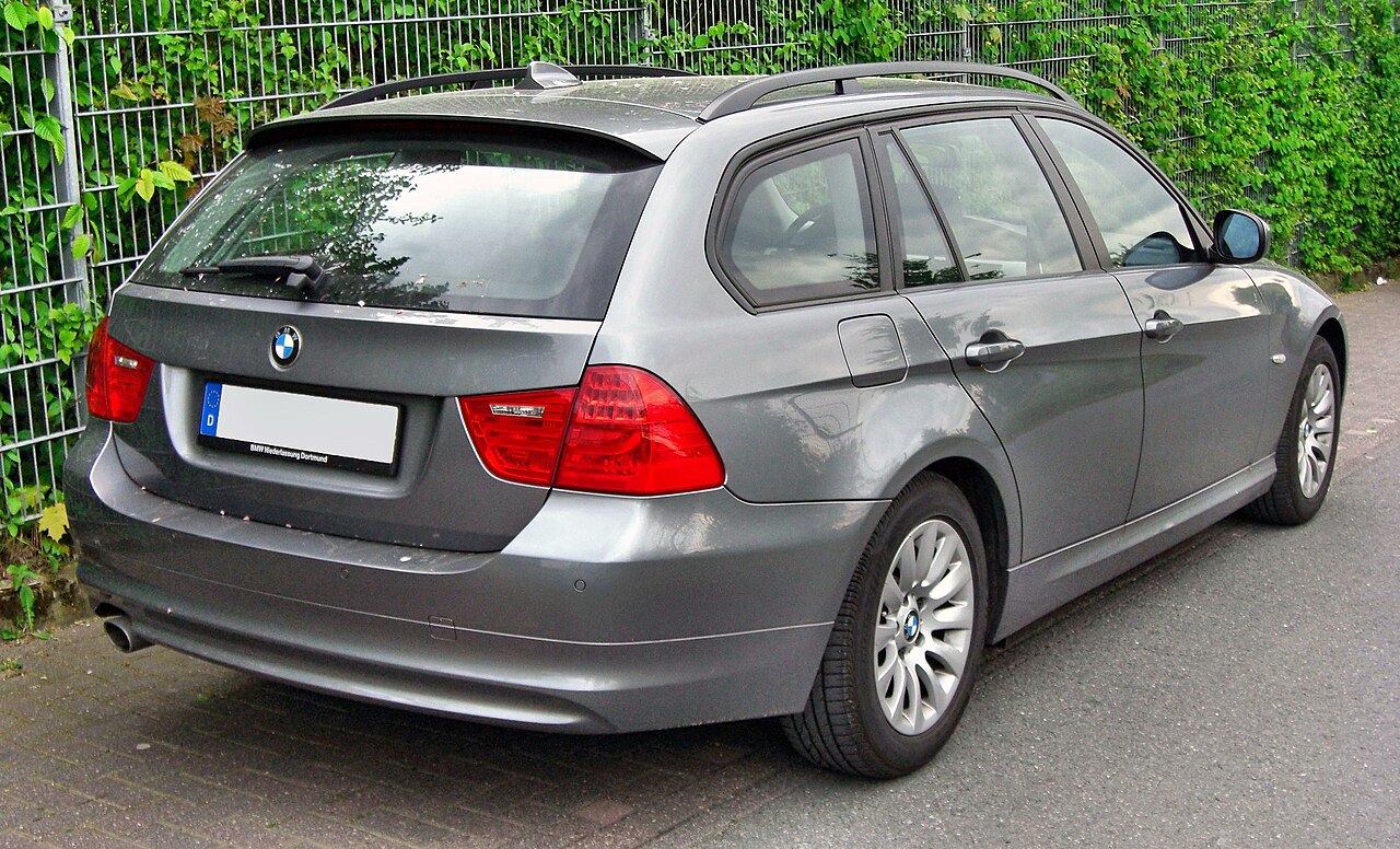 Fichier:BMW 3er (E90) Facelift 20090720 rear.JPG — Wikipédia