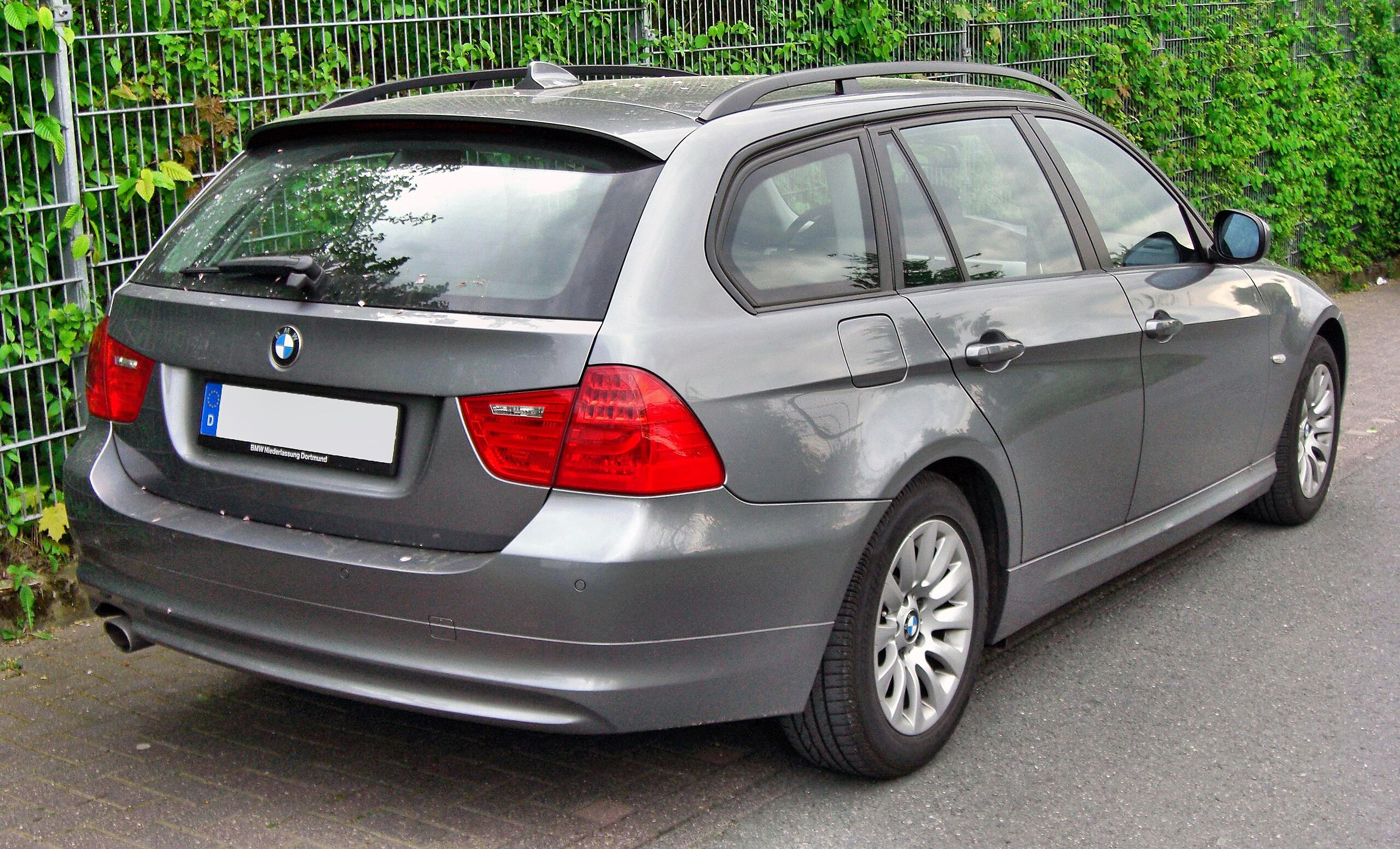 File:BMW 3er Touring E91 Facelift 20090425 rear.JPG - Wikipedia