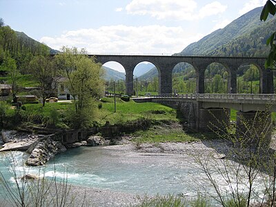 Slika:Bača pri Modreju viadukt1.jpg