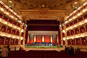 Inside the rebuilt theatre Bari Teatro Petruzzelli 2008 Interno.jpg