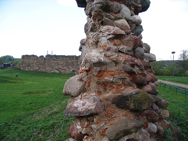 File:Belarus-Kreva Castle-Wall Structure.jpg