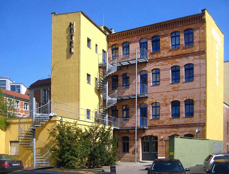 File:Berlin, Mitte, Monbijouplatz 1, Hotel Taunus.jpg