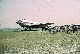 Un Douglas DC-3, de la compagnie Royal Nepal Airlines, similaire à l'avion impliqué dans l'accident