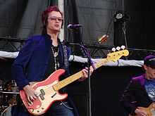 Glenn Hughes con i Black Country Communion nel 2011