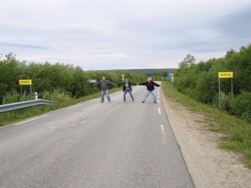 File:Border - panoramio.jpg