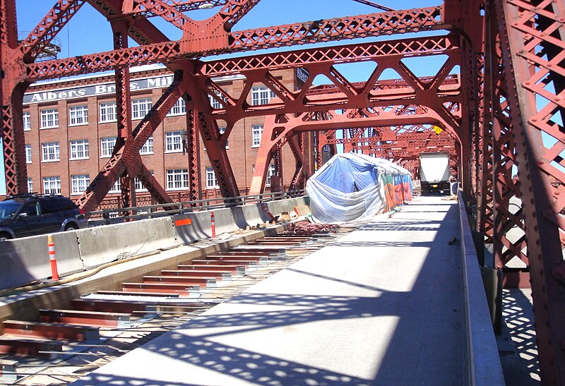 File:Broadway-Bridge-Streetcar-Construction.jpg