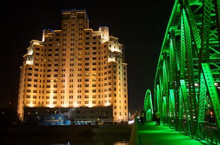 <span class="mw-page-title-main">Broadway Mansions</span> Hotel, apartments in Shanghai, China