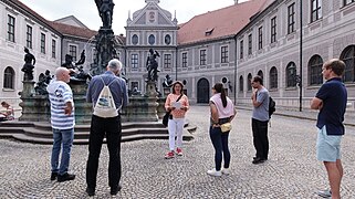 …in den Innenhof der Residenz