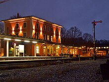 Bahnhofsgebäude in der Nacht (2008)