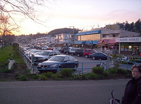 Buildings on Marine Drive, White Rock.jpg