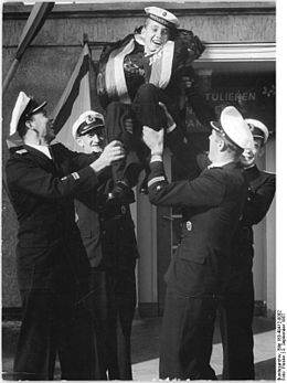 Bundesarchiv Bild 183-49412-0002, Рудерер, DDR, Europameister im Vierer.jpg