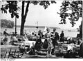 Bundesarchiv Bild 183-85846-0002, Berlin, Schmöckwitz, Gaststätte "Palme, Terrasse.jpg