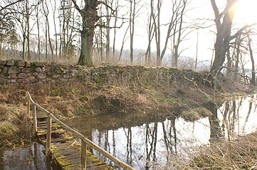 Ruinen der Südmauer der Vorburg