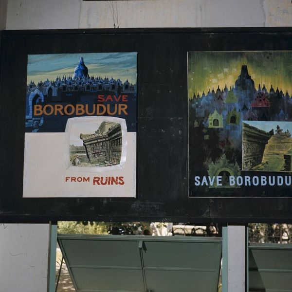 File:COLLECTIE TROPENMUSEUM Affiches voor het herstel van de Borobudur TMnr 20027110.jpg