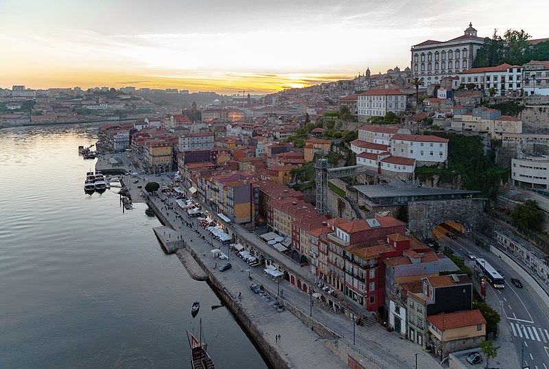 File:Cais da Ribeira, Oporto, Portugal, 2012-05-09, DD 05.JPG