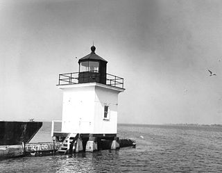 <span class="mw-page-title-main">Cape Vincent Breakwater Light</span> Lighthouse