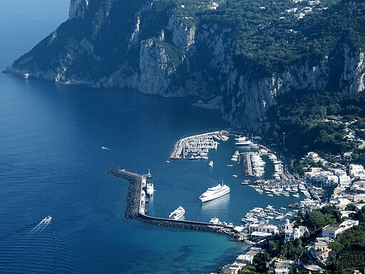 Capri harbor