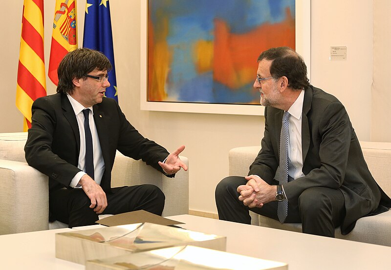 File:Carles Puigdemont i Mariano Rajoy (20-4-2016).jpg