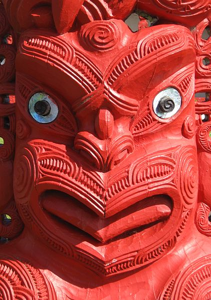 Файл:Carving detail of te waharoa at Waiwhetu Marae.JPG