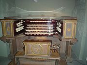 The original Kilgen pipe organ console CathedralSTLOldConsole.JPG
