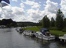 View as the channel veers north-west by Tilehurst and Purley CavershamLockReach01.JPG