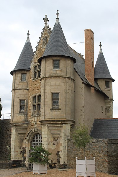 File:Château d'Angers, Maine et Loire.JPG