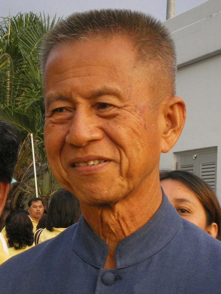 File:Chamlong Srimuang 2008 (9to12).jpg