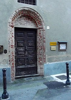 Cherasco porta sinagoga.jpg
