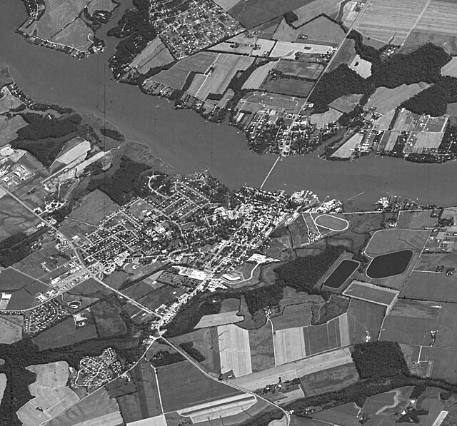 Oblique view of Chestertown in 1984
