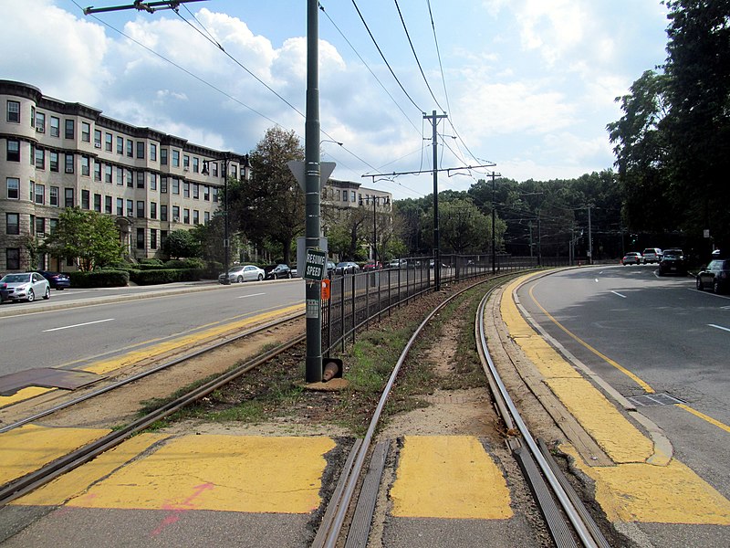 File:Chestnut Hill Avenue station facing outbound, August 2016.JPG